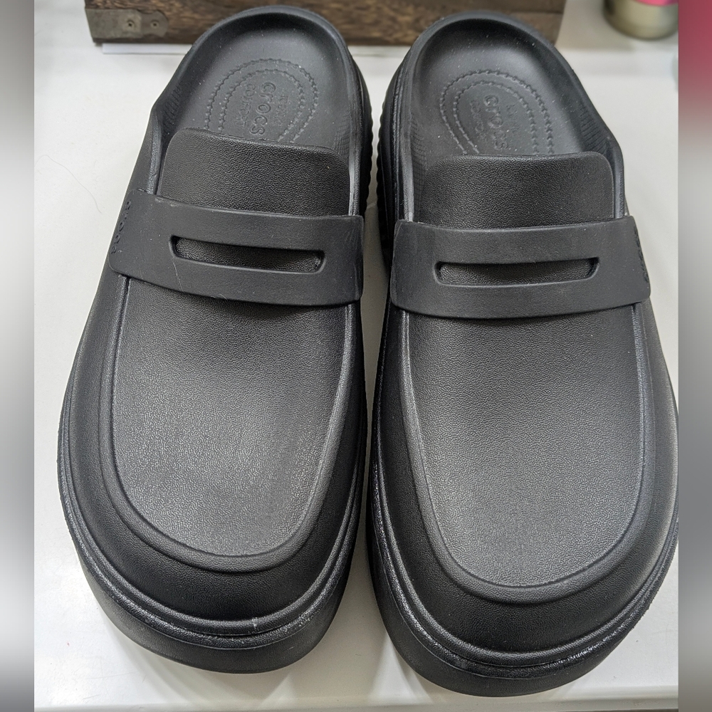 Crocs Stomp loaders- matte black-like new!